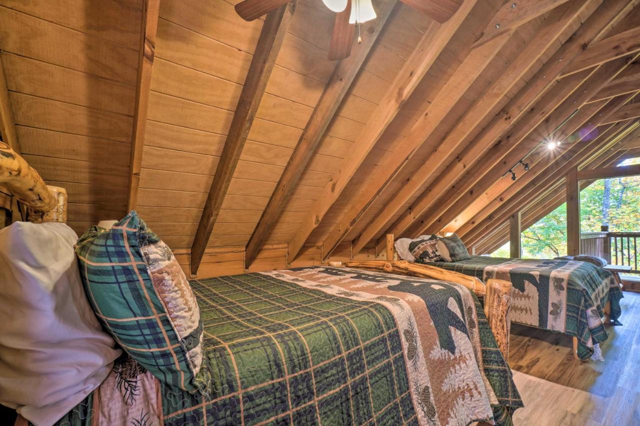 Sevierville Sanctuary Hot Tub, Pool Table And Deck! ภายนอก รูปภาพ