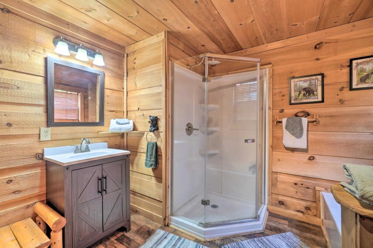 Sevierville Sanctuary Hot Tub, Pool Table And Deck! ภายนอก รูปภาพ