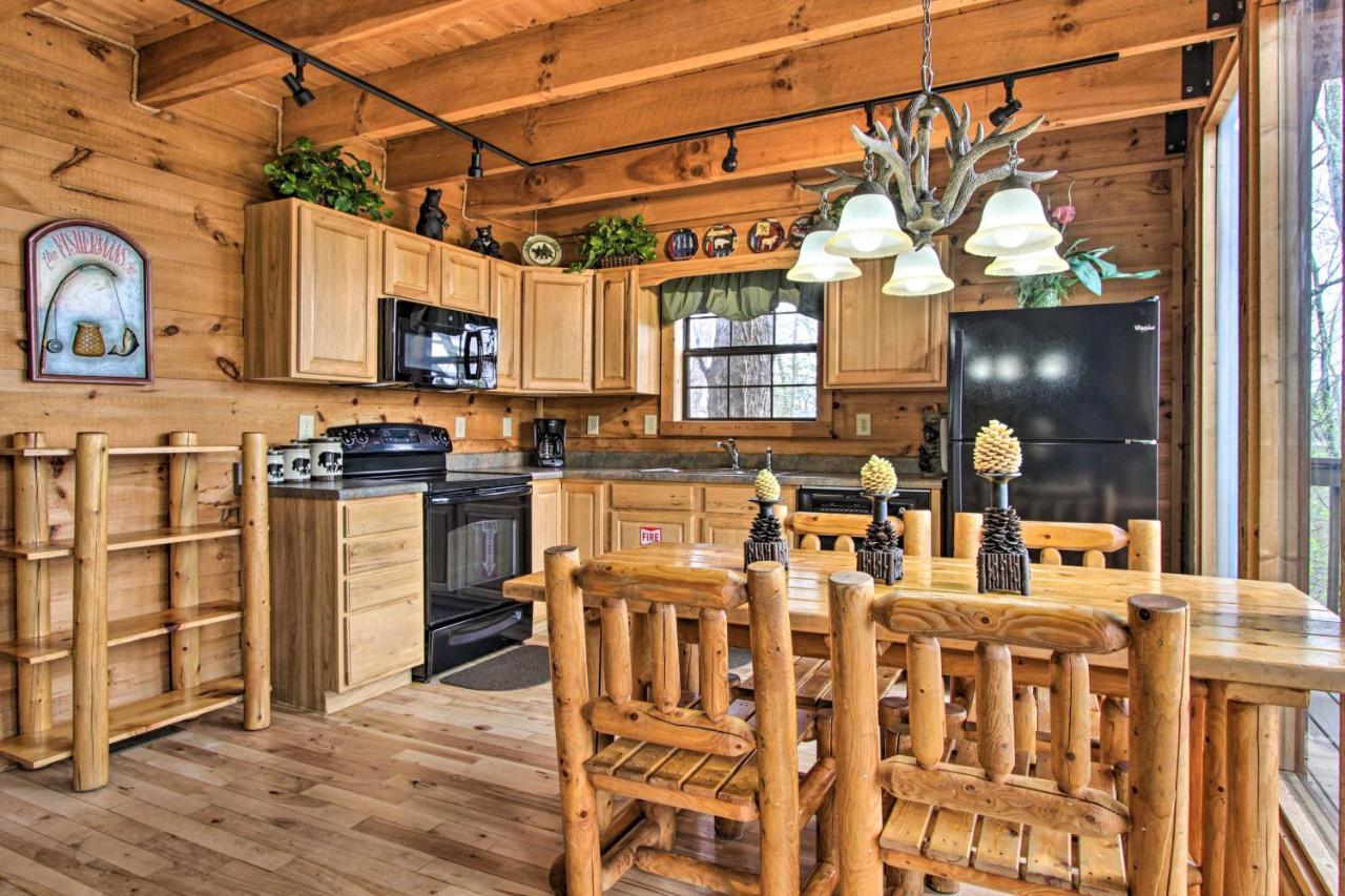 Sevierville Sanctuary Hot Tub, Pool Table And Deck! ภายนอก รูปภาพ