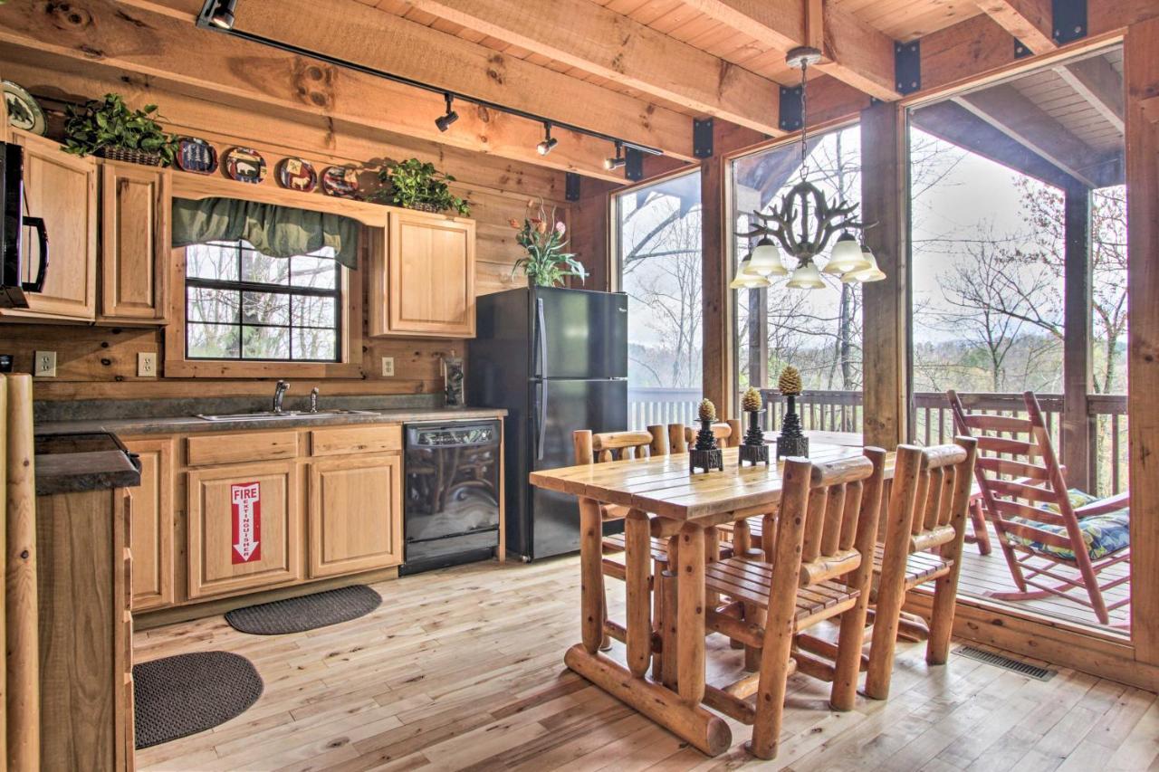 Sevierville Sanctuary Hot Tub, Pool Table And Deck! ภายนอก รูปภาพ