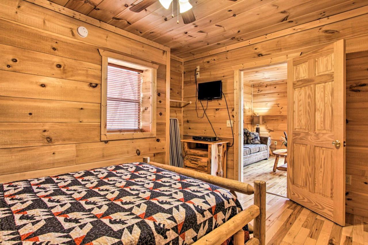 Sevierville Sanctuary Hot Tub, Pool Table And Deck! ภายนอก รูปภาพ